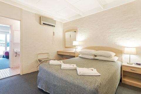 Black Dolphin Resort Motel & Apartments - Mackay Tourism 18