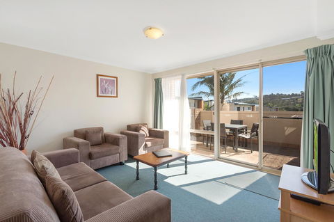 Black Dolphin Resort Motel & Apartments - Mackay Tourism 1