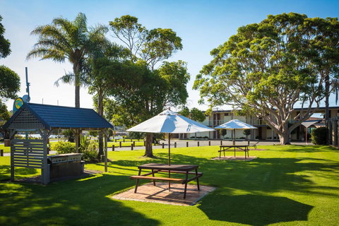 Black Dolphin Resort Motel & Apartments - Mackay Tourism 22