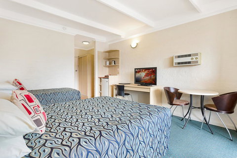 Black Dolphin Resort Motel & Apartments - Mackay Tourism 10