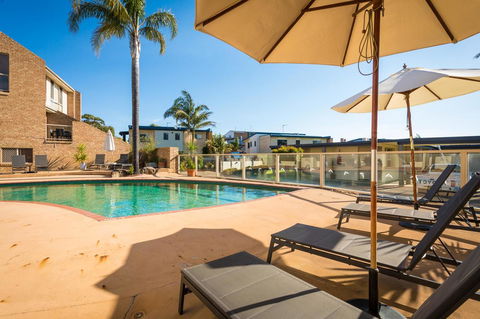 Black Dolphin Resort Motel & Apartments - Mackay Tourism 23