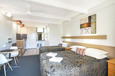 Black Dolphin Resort Motel & Apartments - Mackay Tourism 21