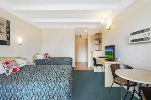 Black Dolphin Resort Motel & Apartments - Mackay Tourism 12