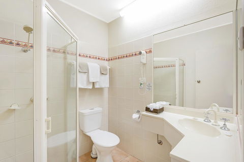 Black Dolphin Resort Motel & Apartments - Mackay Tourism 11