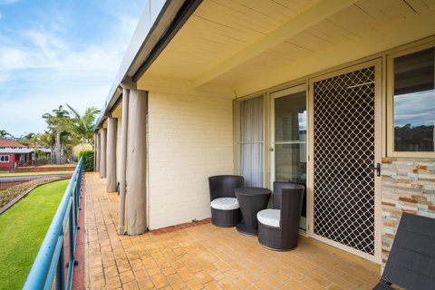 Black Dolphin Resort Motel & Apartments - Mackay Tourism 8