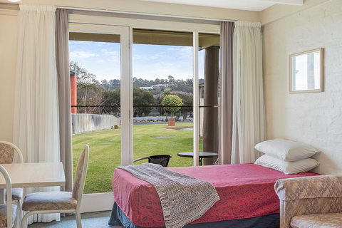 Black Dolphin Resort Motel & Apartments - Mackay Tourism 15