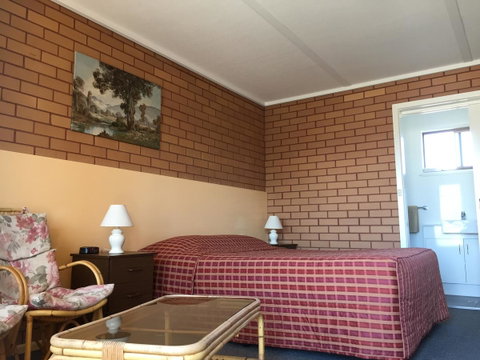 Deniliquin Motel - Mackay Tourism 8