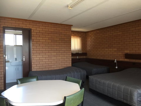 Deniliquin Motel - Mackay Tourism 13