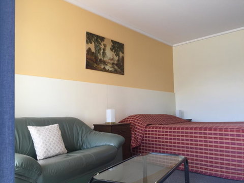 Deniliquin Motel - Mackay Tourism 15