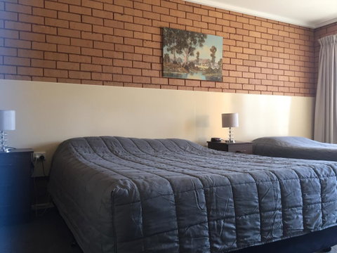 Deniliquin Motel - Mackay Tourism 11