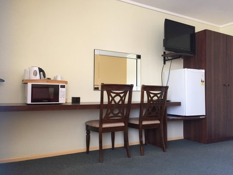 Deniliquin Motel - Mackay Tourism 16
