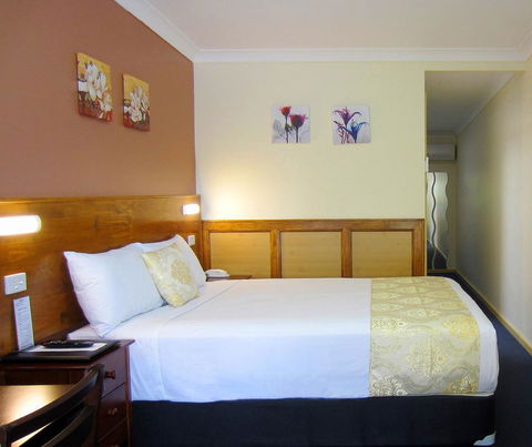 Highway Motor Inn Taree - Mackay Tourism 0