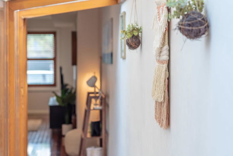 2 Bed House + Loft In Pyrmont - Mackay Tourism 4