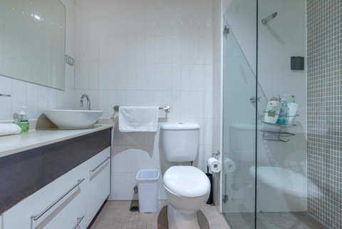 2 Bed House + Loft In Pyrmont - Mackay Tourism 15