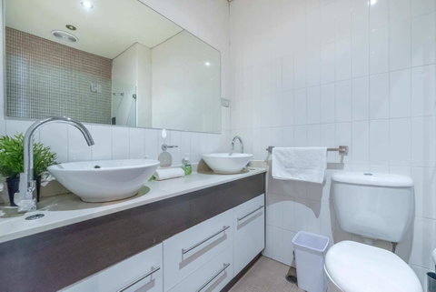 2 Bed House + Loft In Pyrmont - Mackay Tourism 14