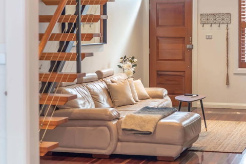 2 Bed House + Loft In Pyrmont - Mackay Tourism 8