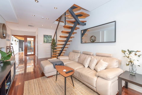 2 Bed House + Loft In Pyrmont - Mackay Tourism 19