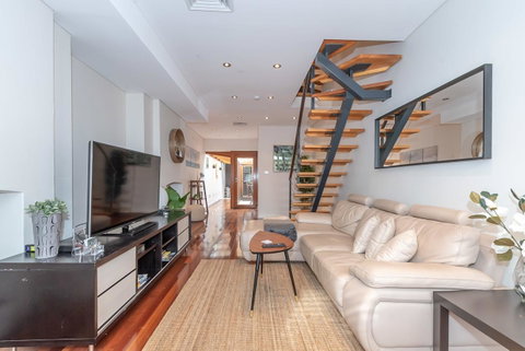 2 Bed House + Loft In Pyrmont - Mackay Tourism 0