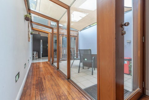 2 Bed House + Loft In Pyrmont - Mackay Tourism 5