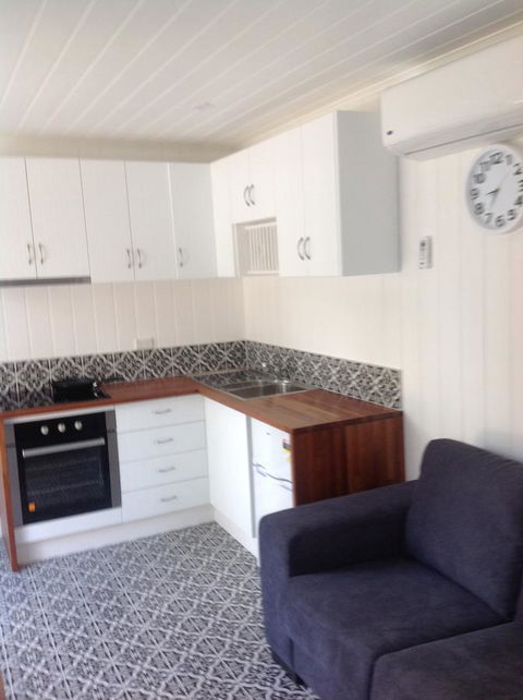 Hideaway Holiday Apartments - Mackay Tourism 8