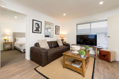 Sleeping In Style - Central & Sophisticated - Mackay Tourism 0