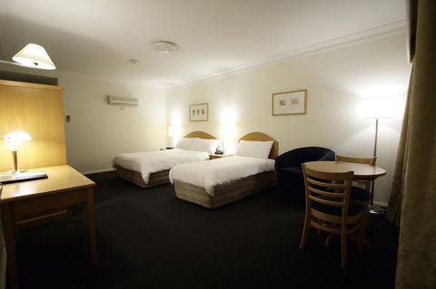 Carlyle Suites & Apartments - Mackay Tourism 6