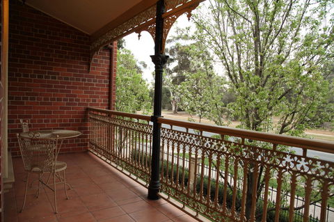Carlyle Suites & Apartments - Mackay Tourism 16