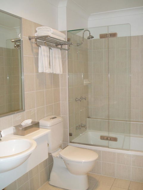 Carlyle Suites & Apartments - Mackay Tourism 22