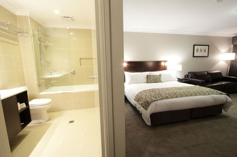 Carlyle Suites & Apartments - Mackay Tourism 10