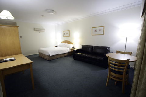 Carlyle Suites & Apartments - Mackay Tourism 8