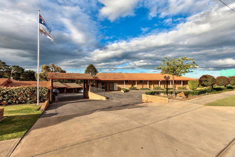 Hume Country Motor Inn - Mackay Tourism 18
