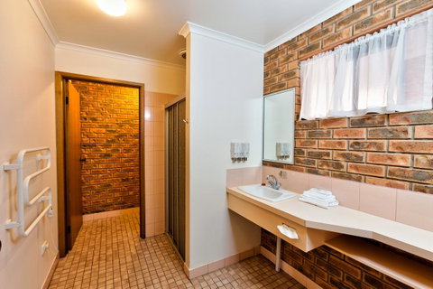 Hume Country Motor Inn - Mackay Tourism 35