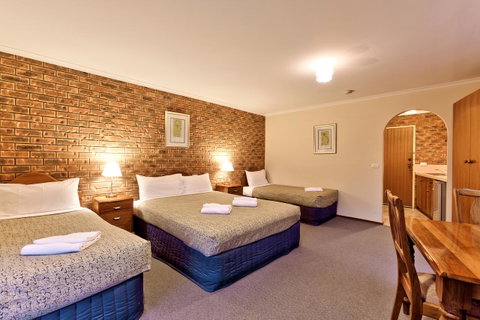 Hume Country Motor Inn - Mackay Tourism 43
