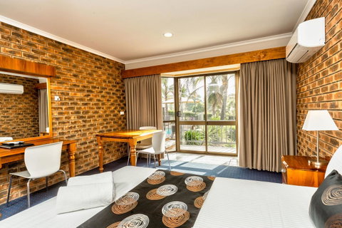 Hume Country Motor Inn - Mackay Tourism 4