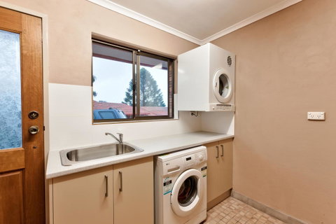 Hume Country Motor Inn - Mackay Tourism 26