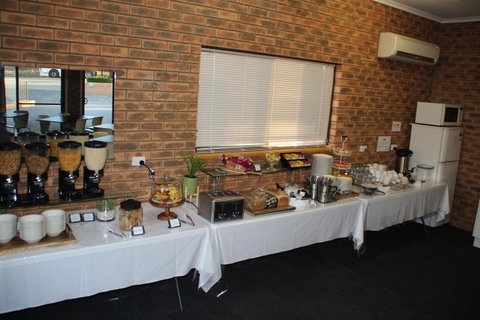Hume Country Motor Inn - Mackay Tourism 7