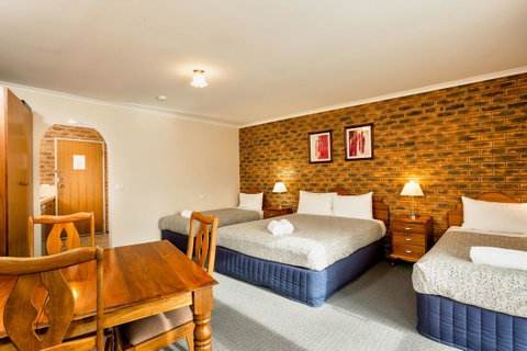 Hume Country Motor Inn - Mackay Tourism 5