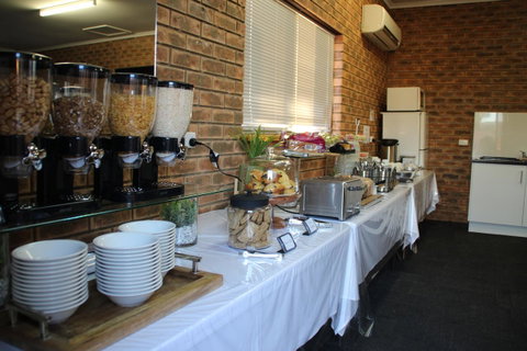Hume Country Motor Inn - Mackay Tourism 9