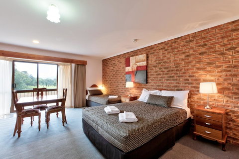Hume Country Motor Inn - Mackay Tourism 15