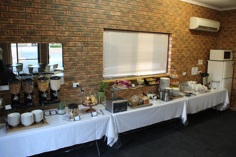 Hume Country Motor Inn - Mackay Tourism 20