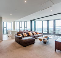 180 water view three bedroom wooden furniture - Mackay Tourism