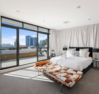 Darling Harbour Penthouse ViewsJacuzzi - Mackay Tourism