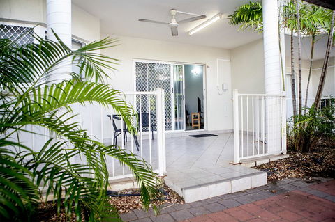 Nightcliff Foreshore Getaway - McKay Gardens - Mackay Tourism 5
