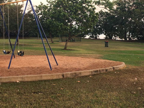 Nightcliff Foreshore Getaway - McKay Gardens - Mackay Tourism 34