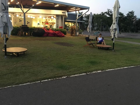 Nightcliff Foreshore Getaway - McKay Gardens - Mackay Tourism 22