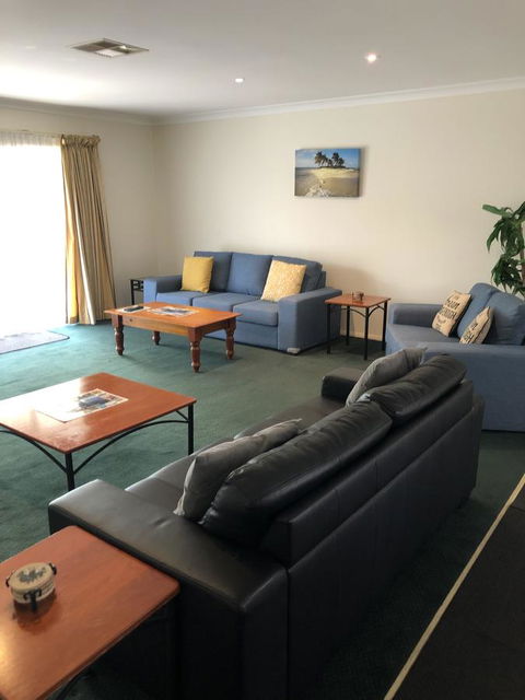 Beaches Serviced Apartments - Mackay Tourism 7