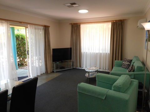 Beaches Serviced Apartments - Mackay Tourism 27