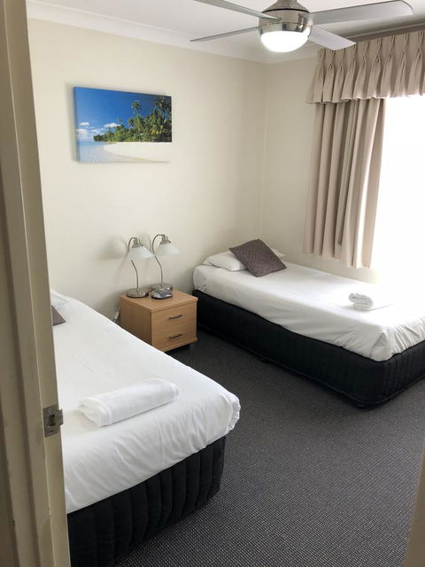 Beaches Serviced Apartments - Mackay Tourism 13