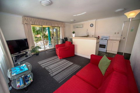 Beaches Serviced Apartments - Mackay Tourism 12
