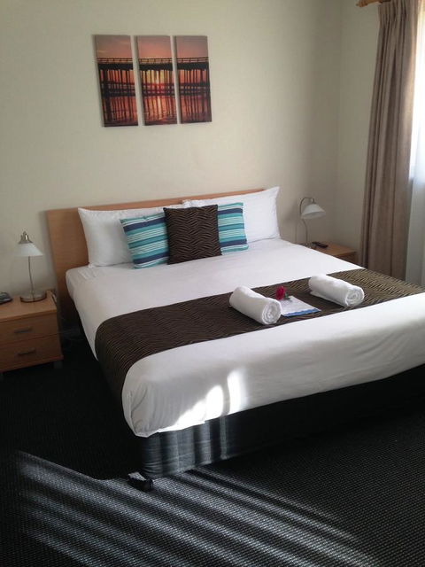 Beaches Serviced Apartments - Mackay Tourism 40